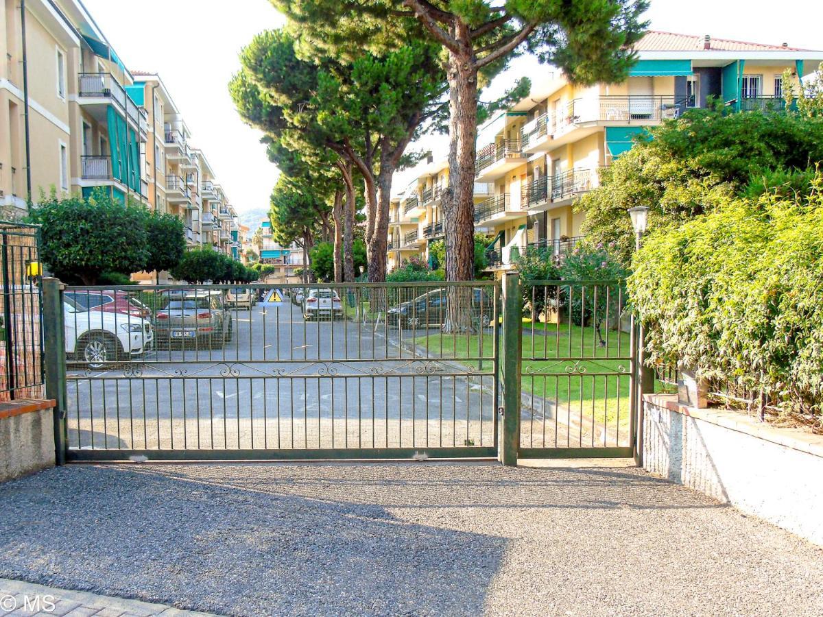 Pietra Home, Posto Auto, Ac ,Wifi, 150Mt Dal Mare Пьетра-Лигуре Экстерьер фото
